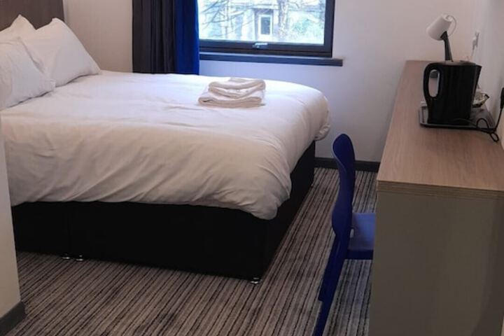 Room 8 of 18