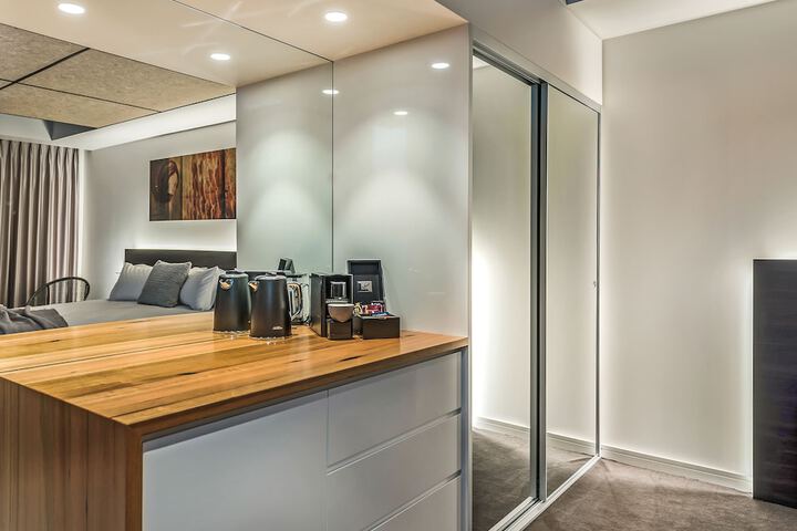 Room 42 of 148
