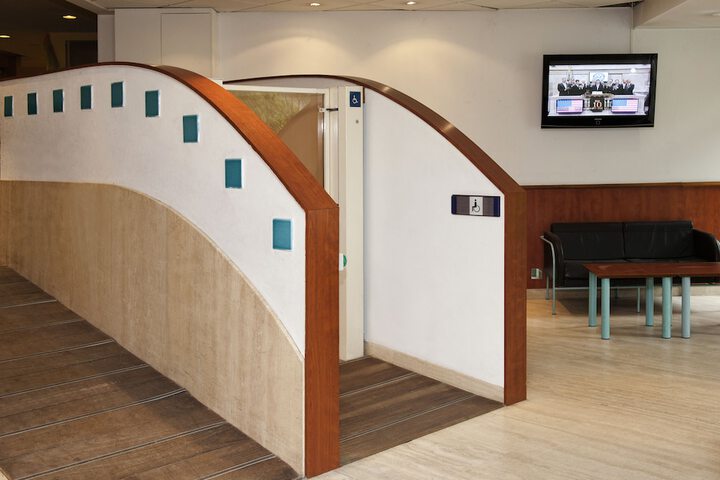 Entrance & Lobby