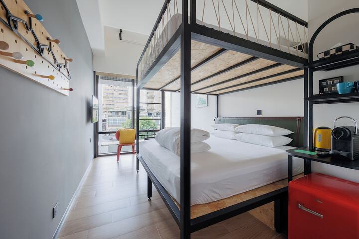 Room 13 of 31
