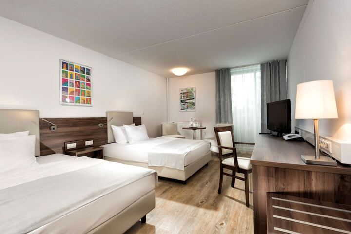 Room 14 of 40