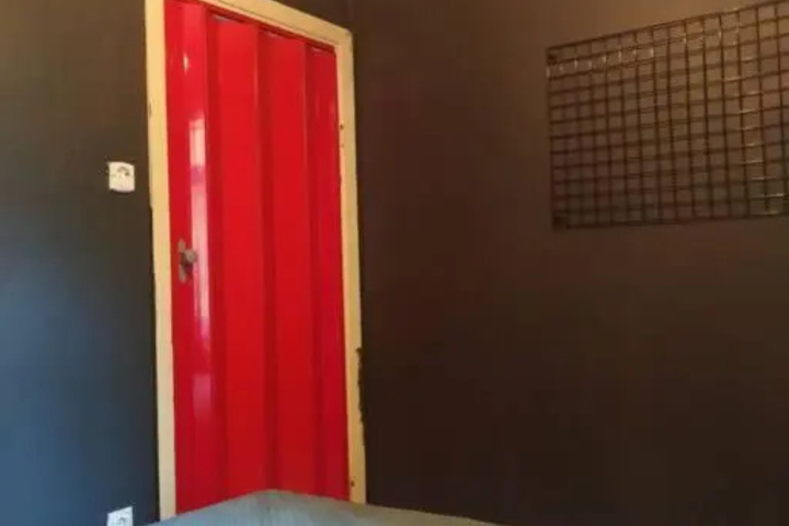 Room 5 of 10