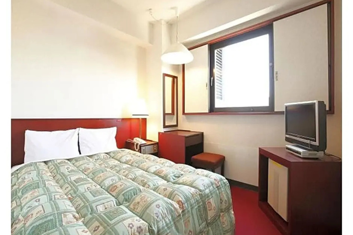 Room 7 of 19