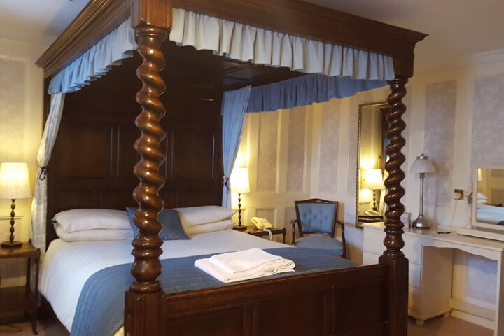 Room 10 of 37
