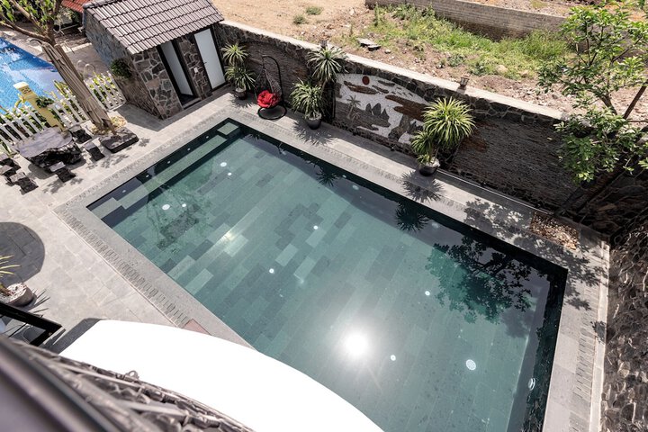 Pool 16 of 24