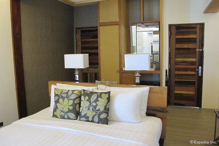 Room 7 of 90