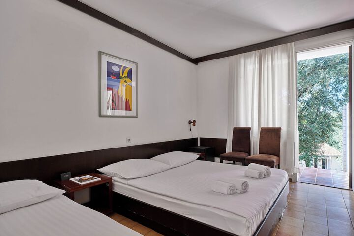 Room 7 of 32