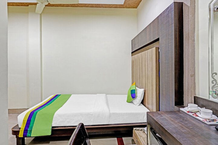 Room 12 of 32