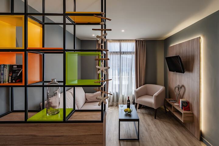 Room 13 of 48