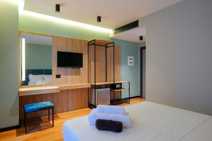 Room 8 of 85
