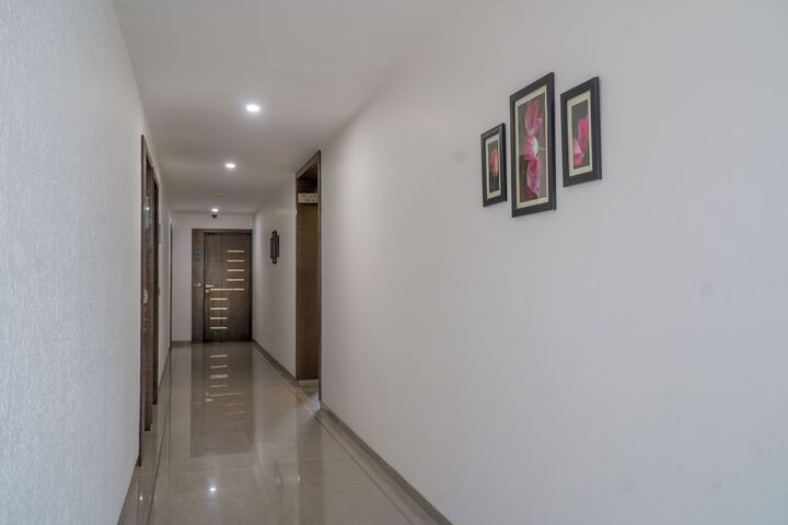 Ballroom/Hall 63 of 86