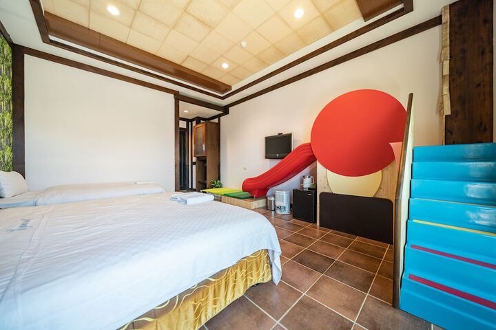 Room 52 of 146