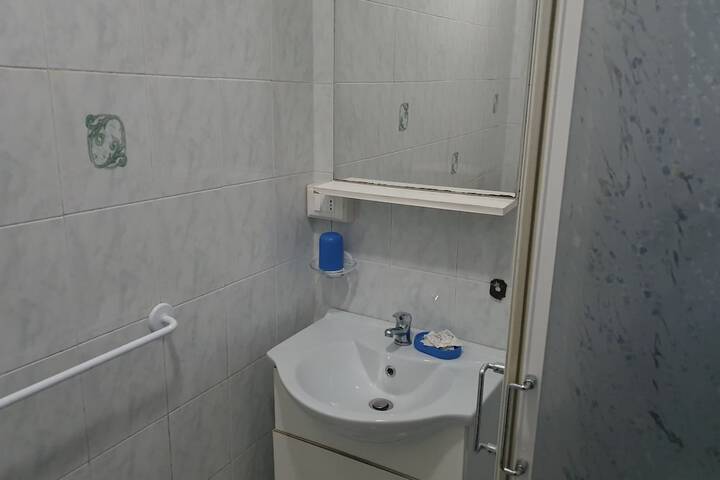 Room 20 of 28