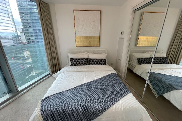 Room 33 of 273