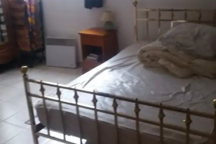Room 5 of 11