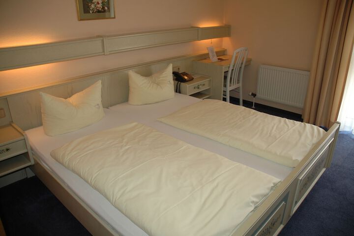 Room 2 of 32