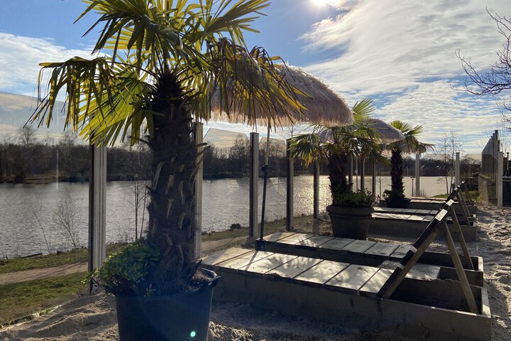 Sundeck 46 of 54