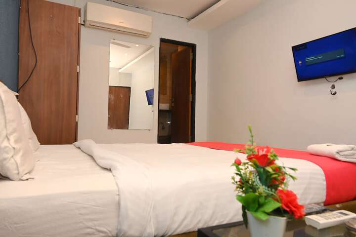 Room 8 of 20