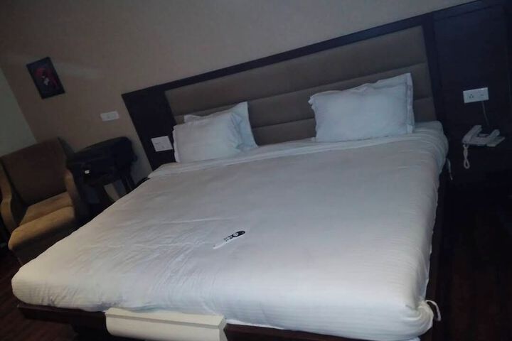 Room 5 of 18