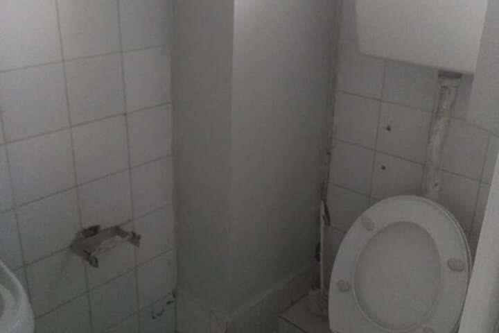 Room 9 of 16