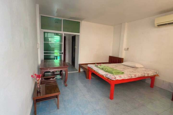 Room 9 of 17