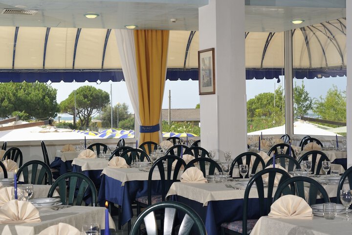 Food court