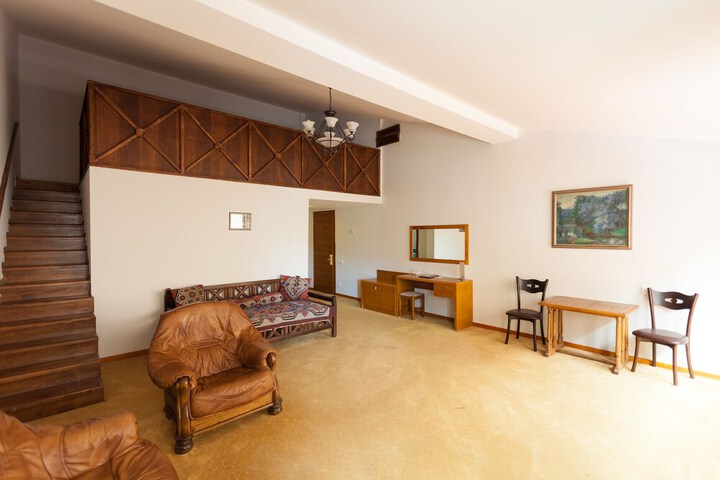 Room 5 of 70