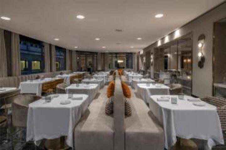 Dining 11 of 23
