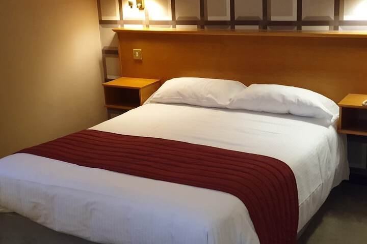 Room 8 of 13