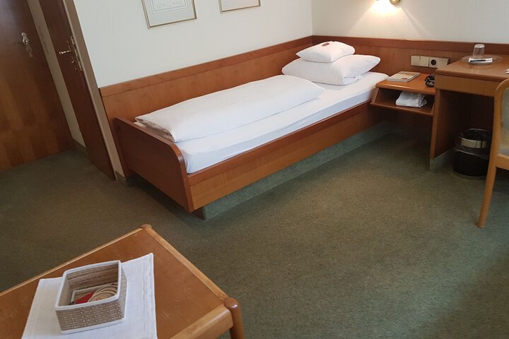 Room 13 of 67