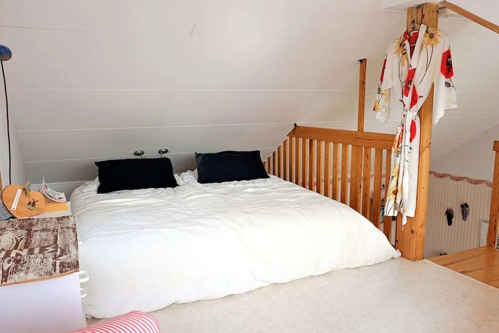 Room 4 of 15