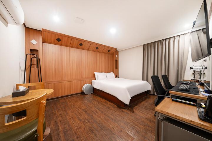 Room 21 of 49