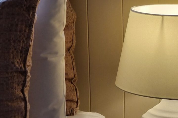 Room 4 of 33