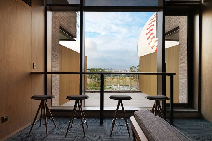 Business Center 76 of 82