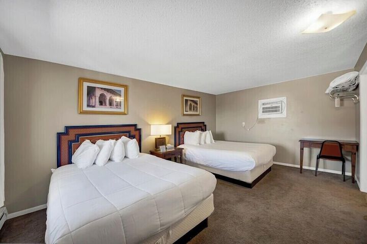 Room 6 of 33