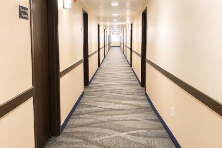 Ballroom/Hall 38 of 41