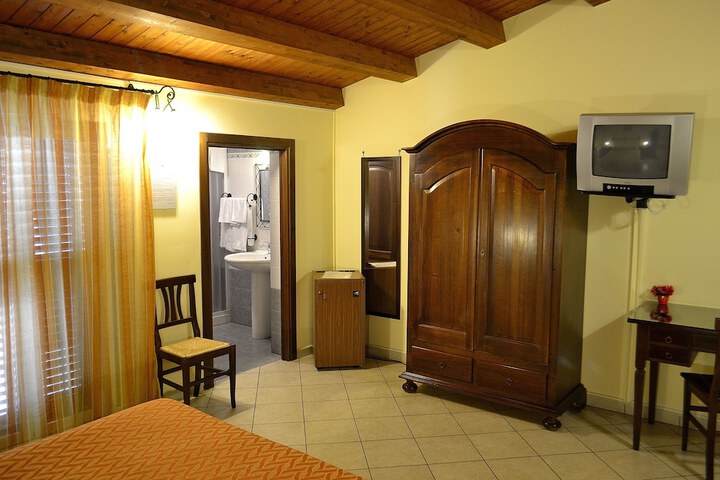 Room 4 of 23