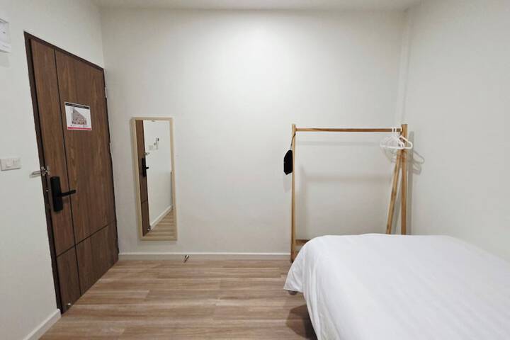 Room 28 of 68