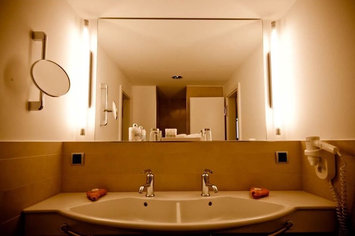 Room 28 of 42
