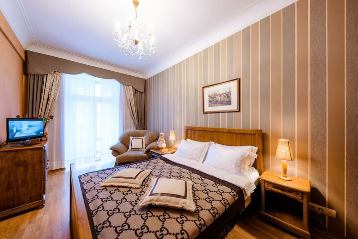 Room 16 of 33