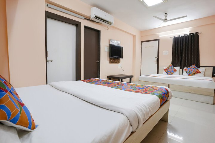 Room 10 of 33