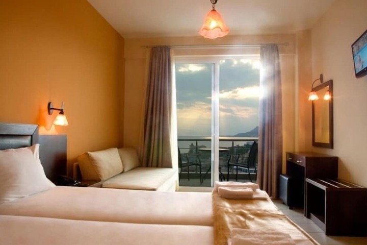 Room 14 of 60