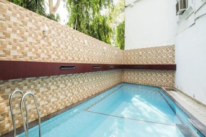 Hotel Pool
