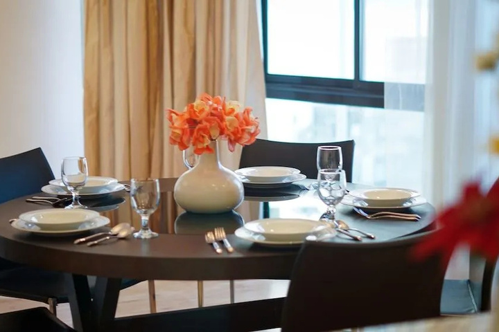 Dining 13 of 15