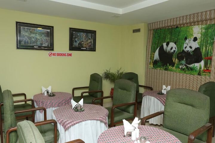Dining 29 of 38