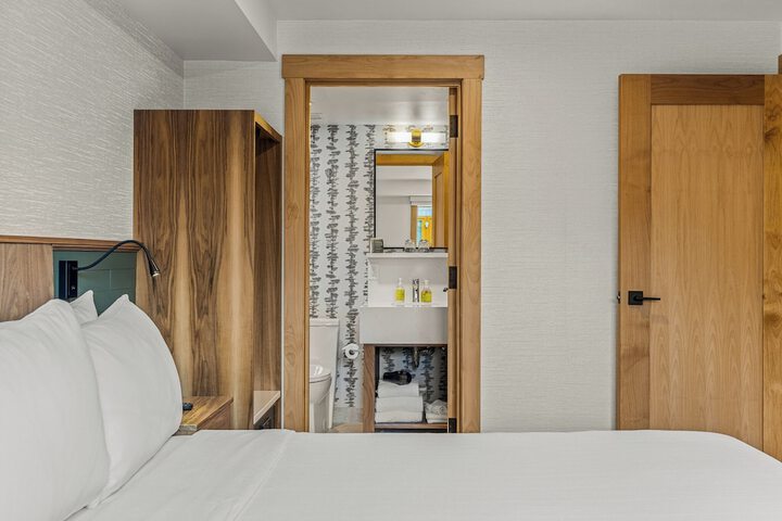 Room 35 of 84