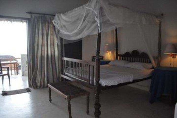 Room 9 of 10