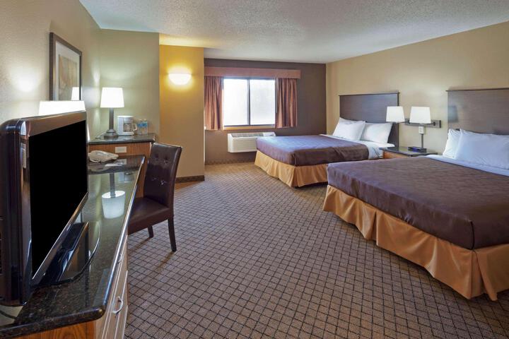 1 Queen Bed Accessible Room (1 of 7)