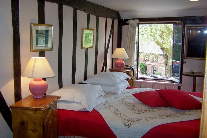 Room 2 of 77