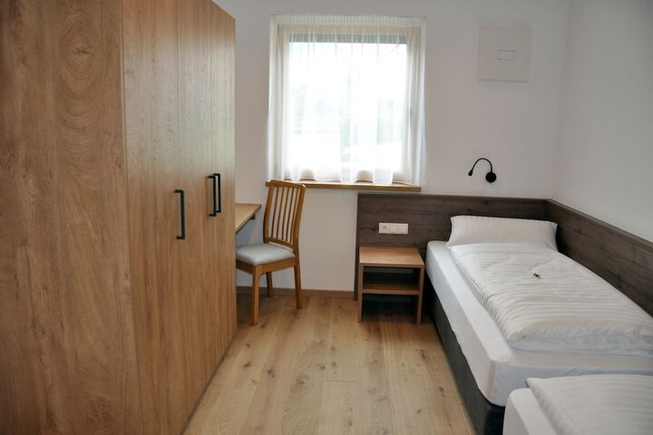 Room 5 of 38